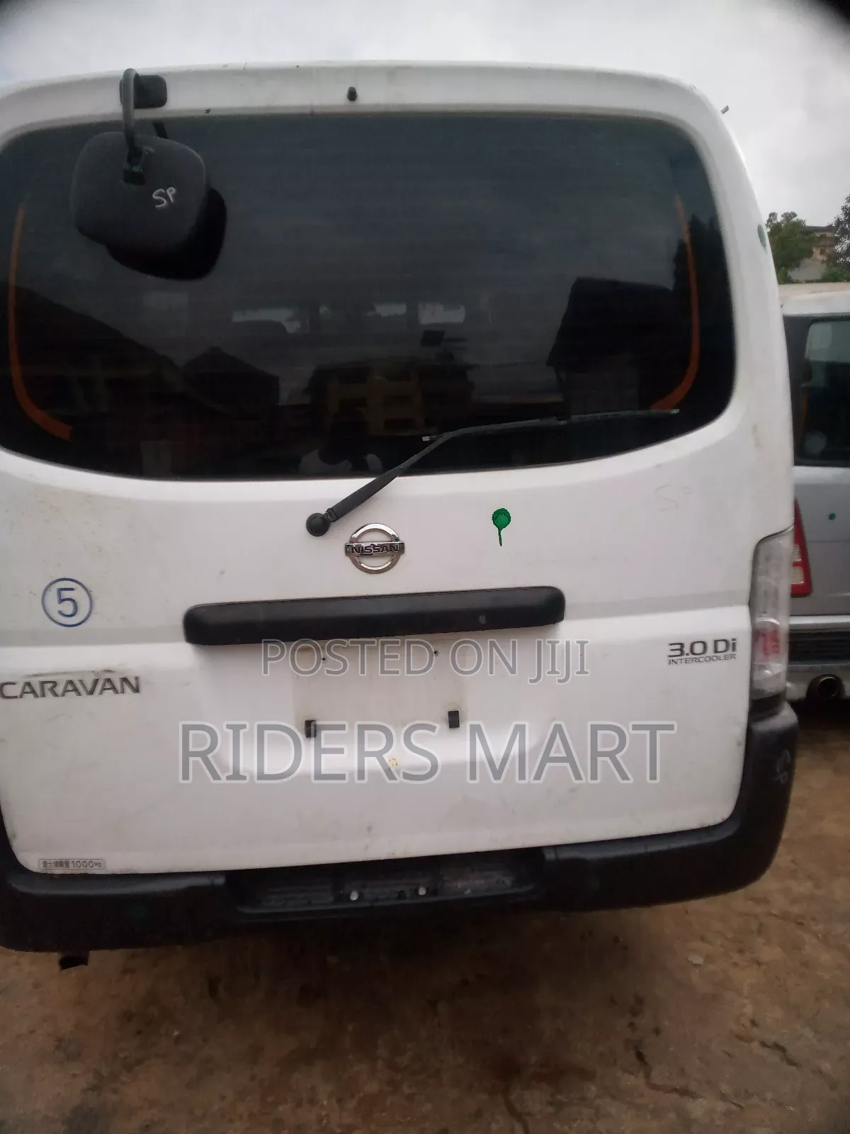 Nissan Caravan (Urvan) 2021 White