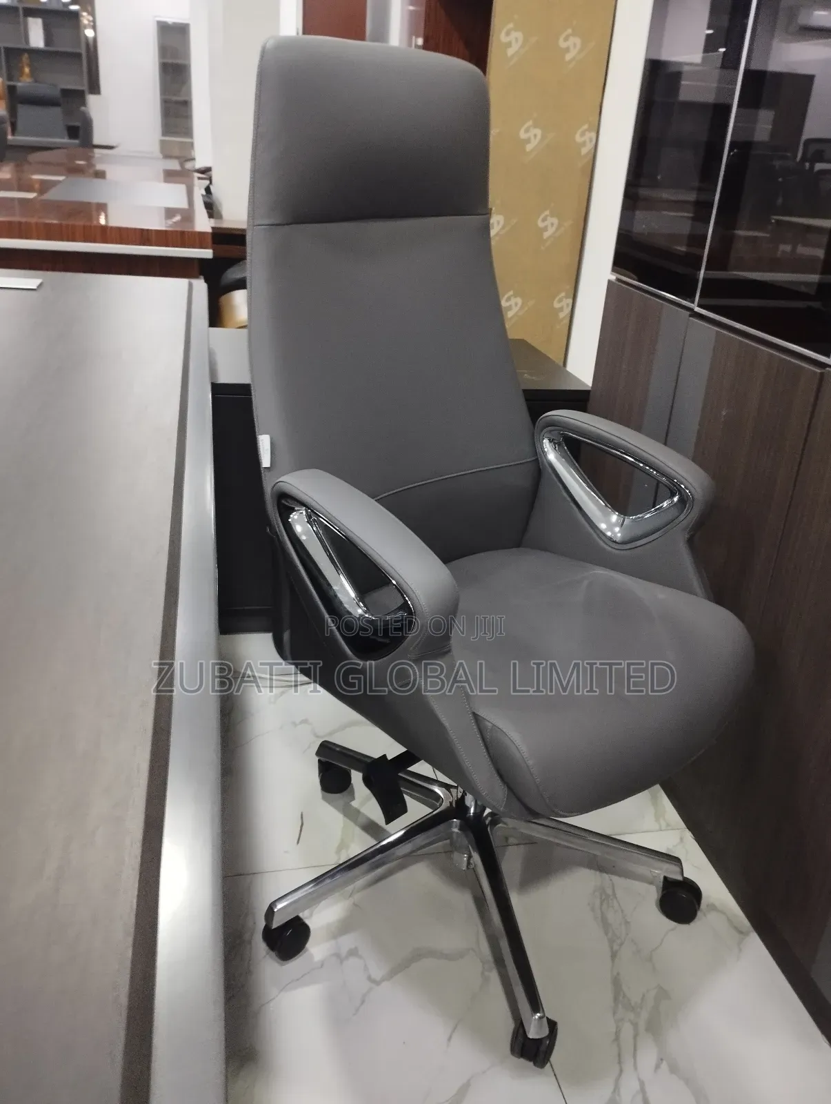 Foreign Executive Swivel Office Leather Chair