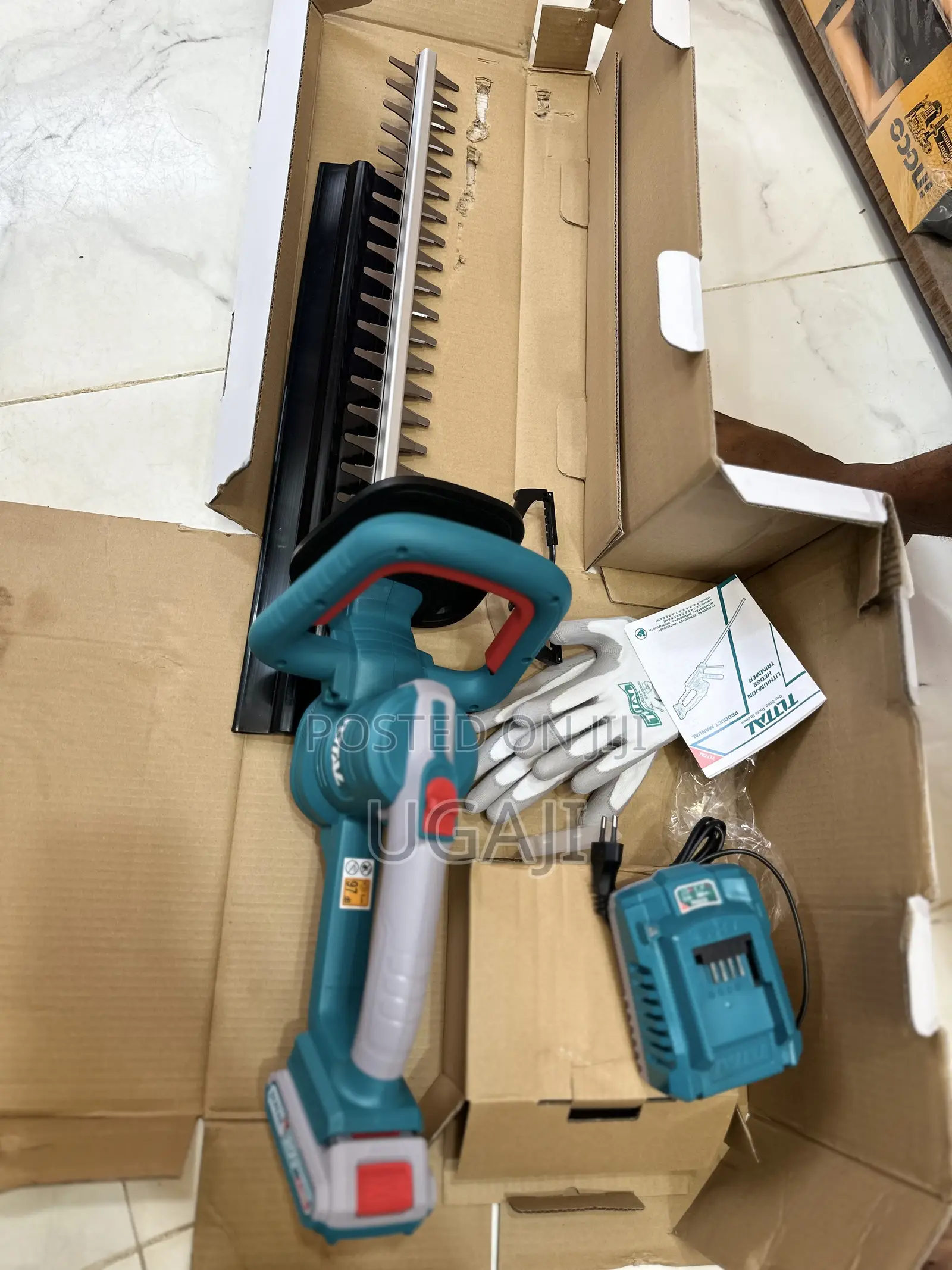 20v Total Hedge Trimmer With Pole