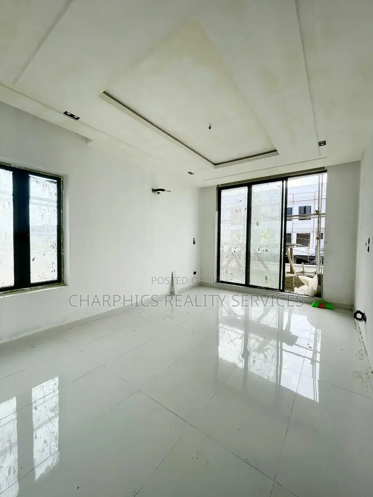 2bdrm Apartment in Lekki Phase 1 for sale