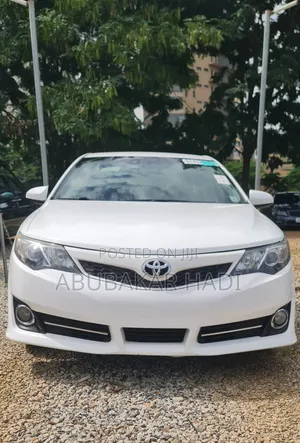 Toyota Camry SE 4dr Sedan (2.5L 4cyl 6A) 2014 White