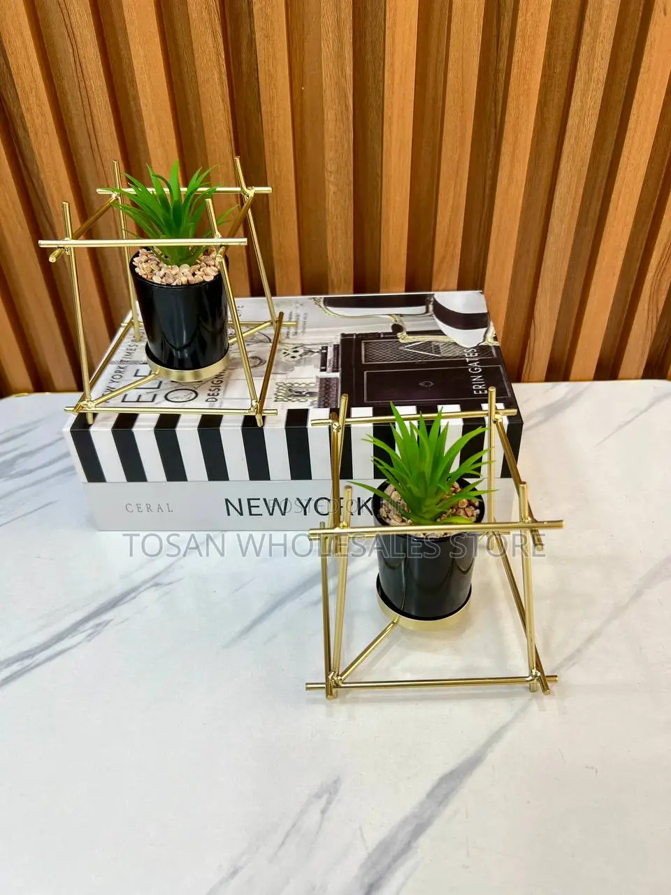 Beautiful Table Flower/Pop Decor