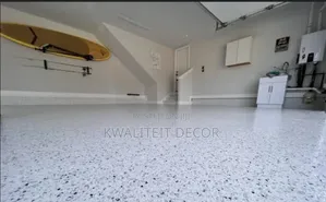 Fashionable Flakes Epoxy Flooring Floor