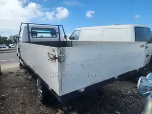 Extra-Long Bucket T4 Pickup, Petrol, Manual