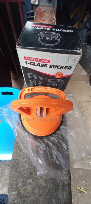 1 Glass Sucker