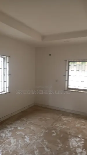 3bdrm Block of Flats in Adeniyi Jones for rent