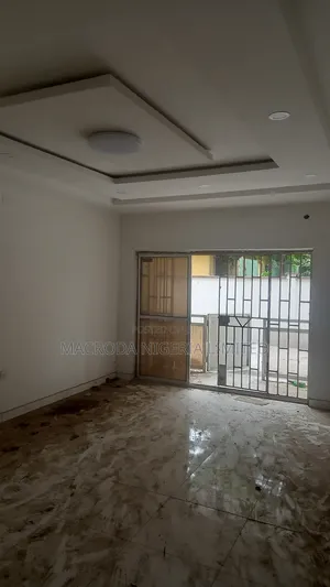 3bdrm Block of Flats in Adeniyi Jones for rent