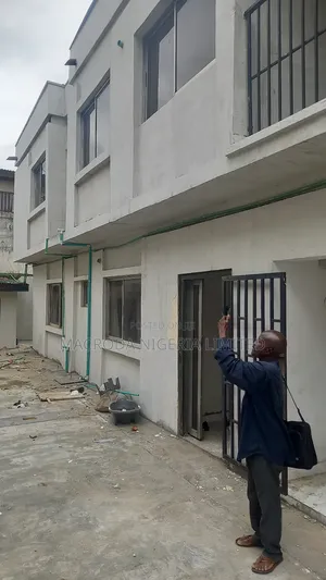 3bdrm Block of Flats in Adeniyi Jones for rent