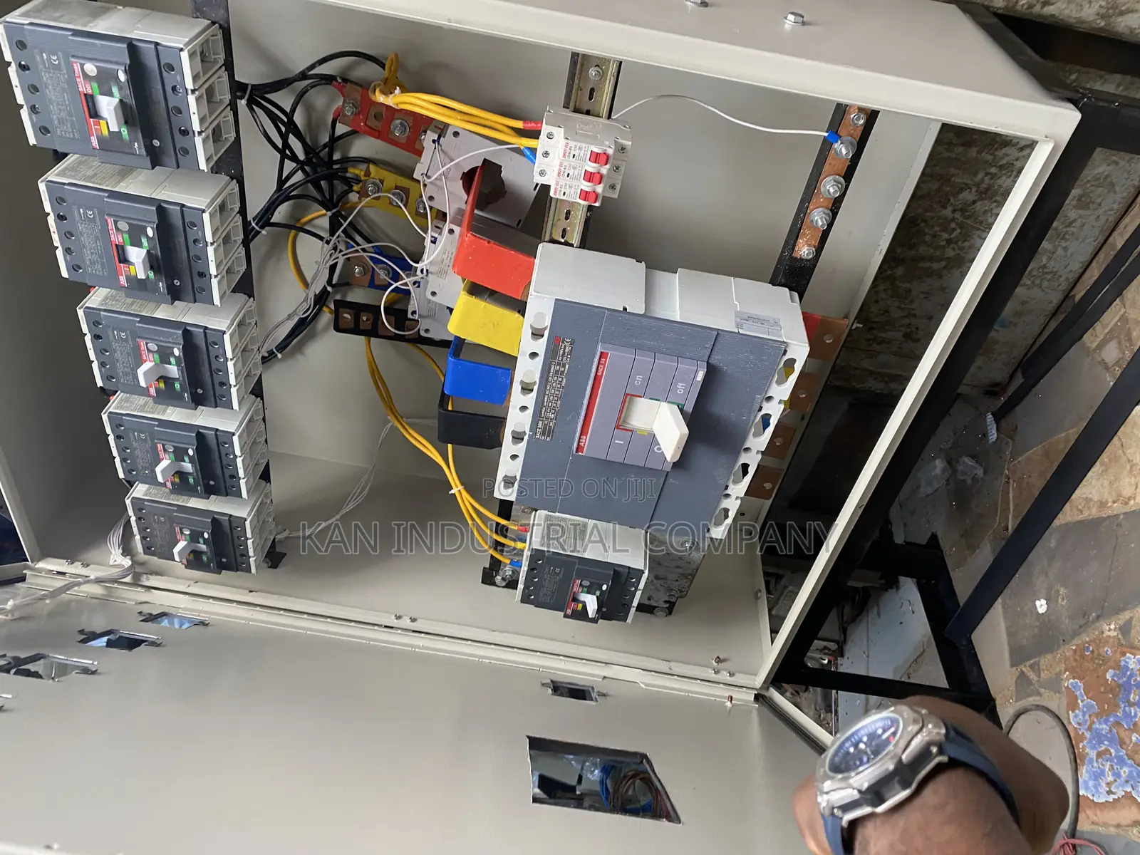 250a Outgoing 800amps Main