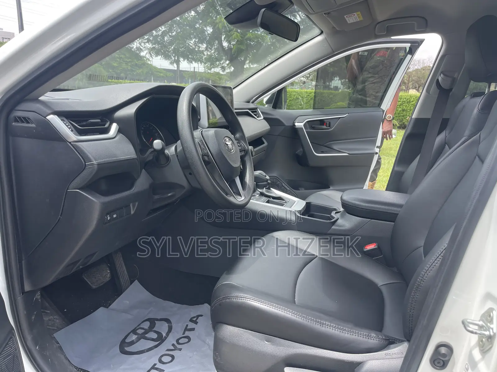 Toyota RAV4 2021 White