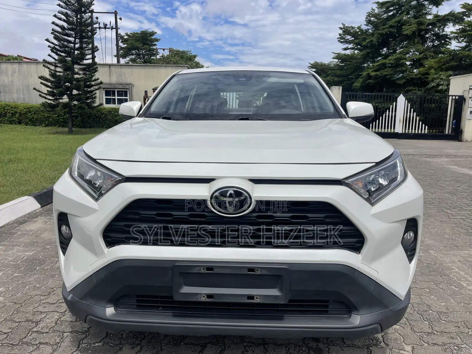 Toyota RAV4 2021 White