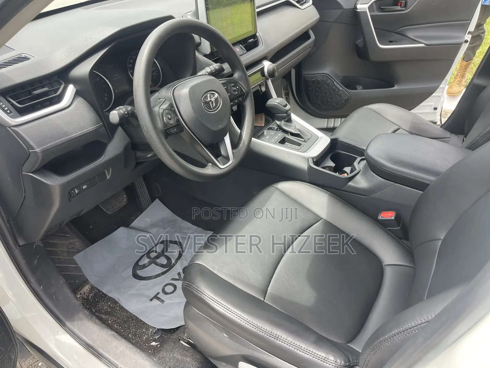 Toyota RAV4 2021 White