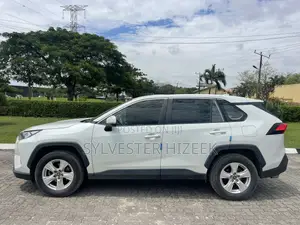Toyota RAV4 2021 White