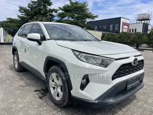 Toyota RAV4 2021 White