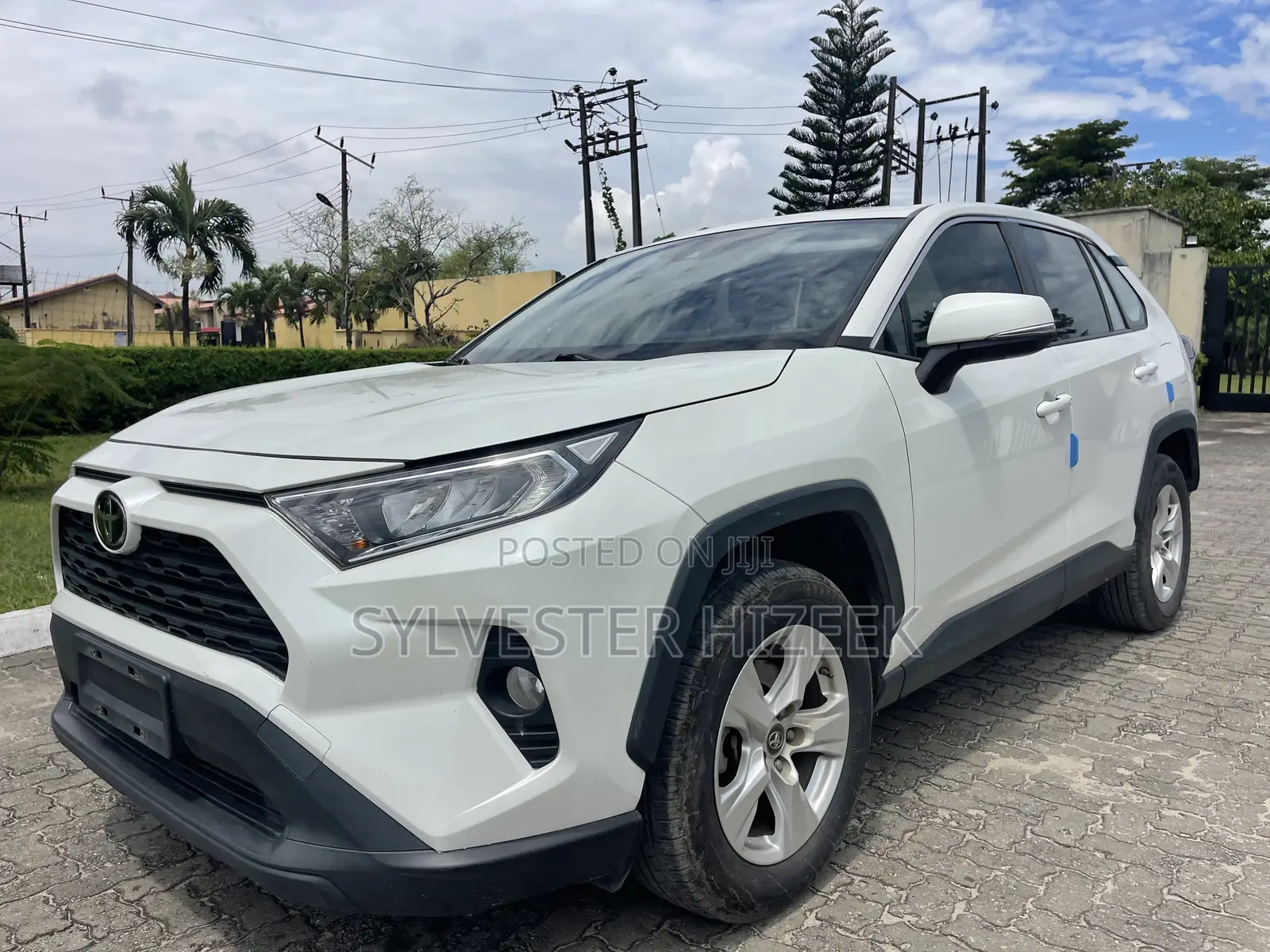 Toyota RAV4 2021 White
