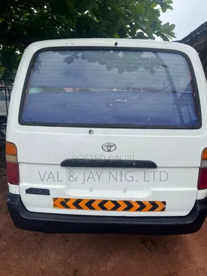 Toyota HiAce 2003 White