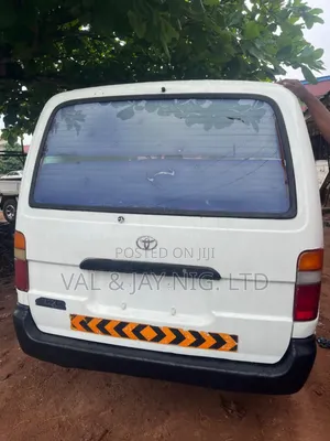 Toyota HiAce 2003 White