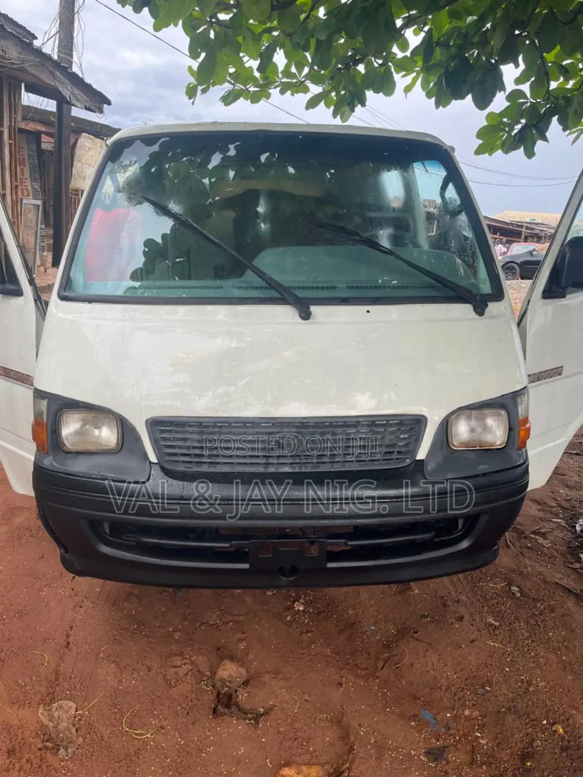 Toyota HiAce 2003 White