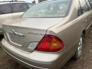 Toyota Avalon 2002 Gold