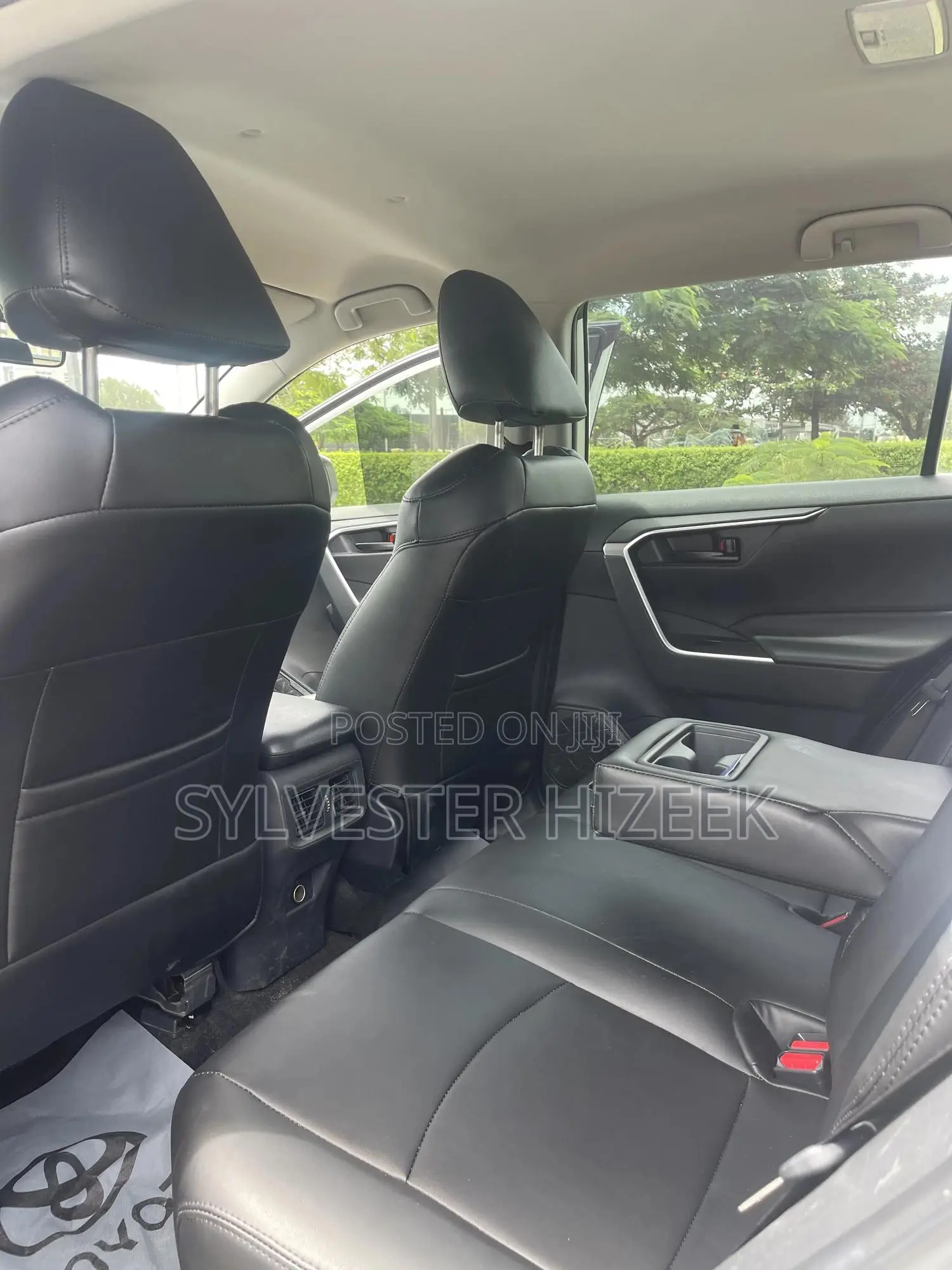 Toyota RAV4 2021 White