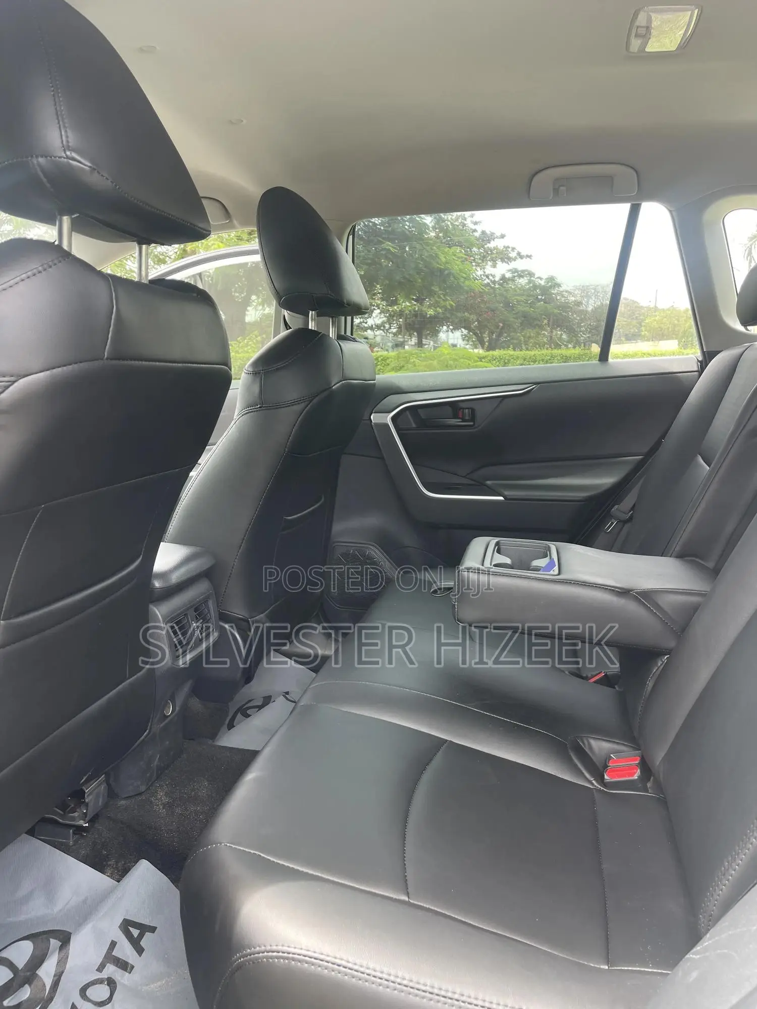 Toyota RAV4 2021 White