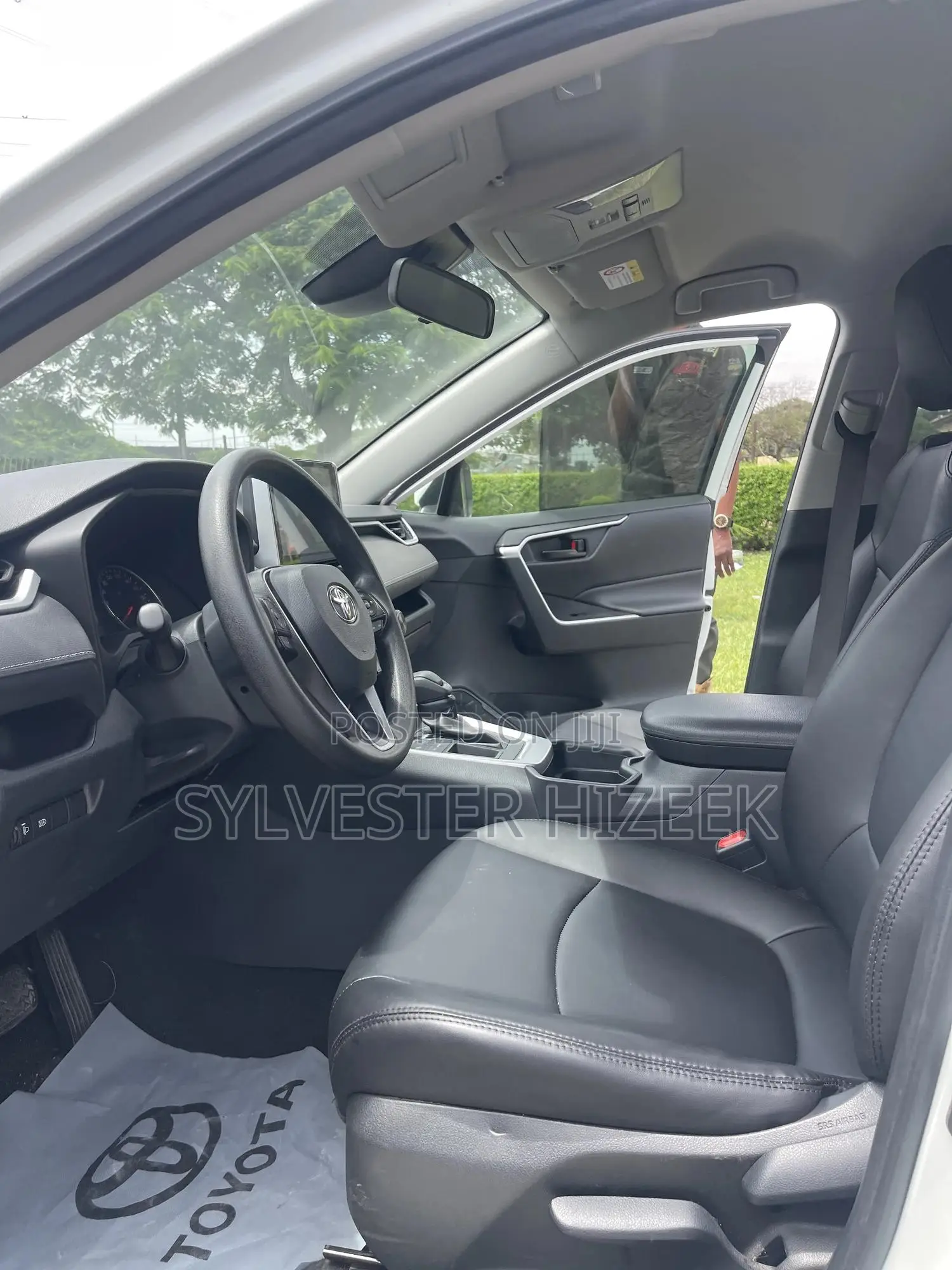 Toyota RAV4 2021 White