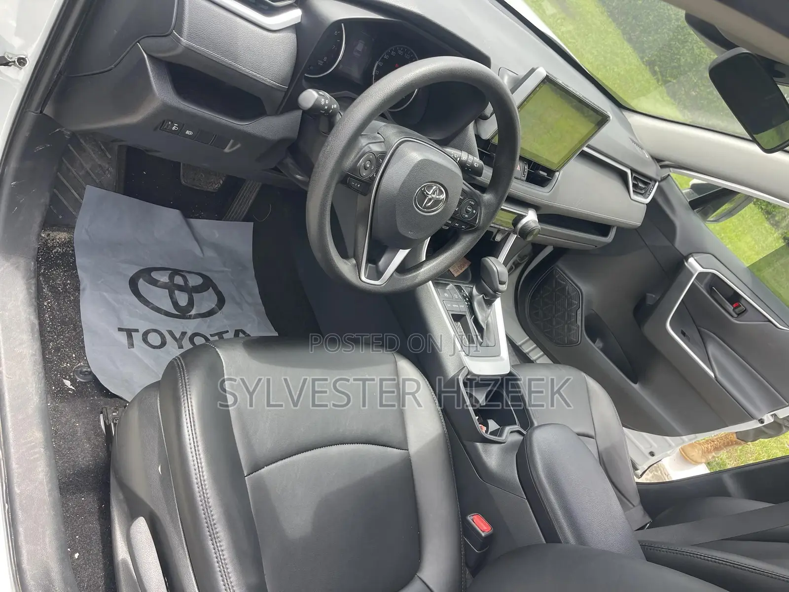Toyota RAV4 2021 White