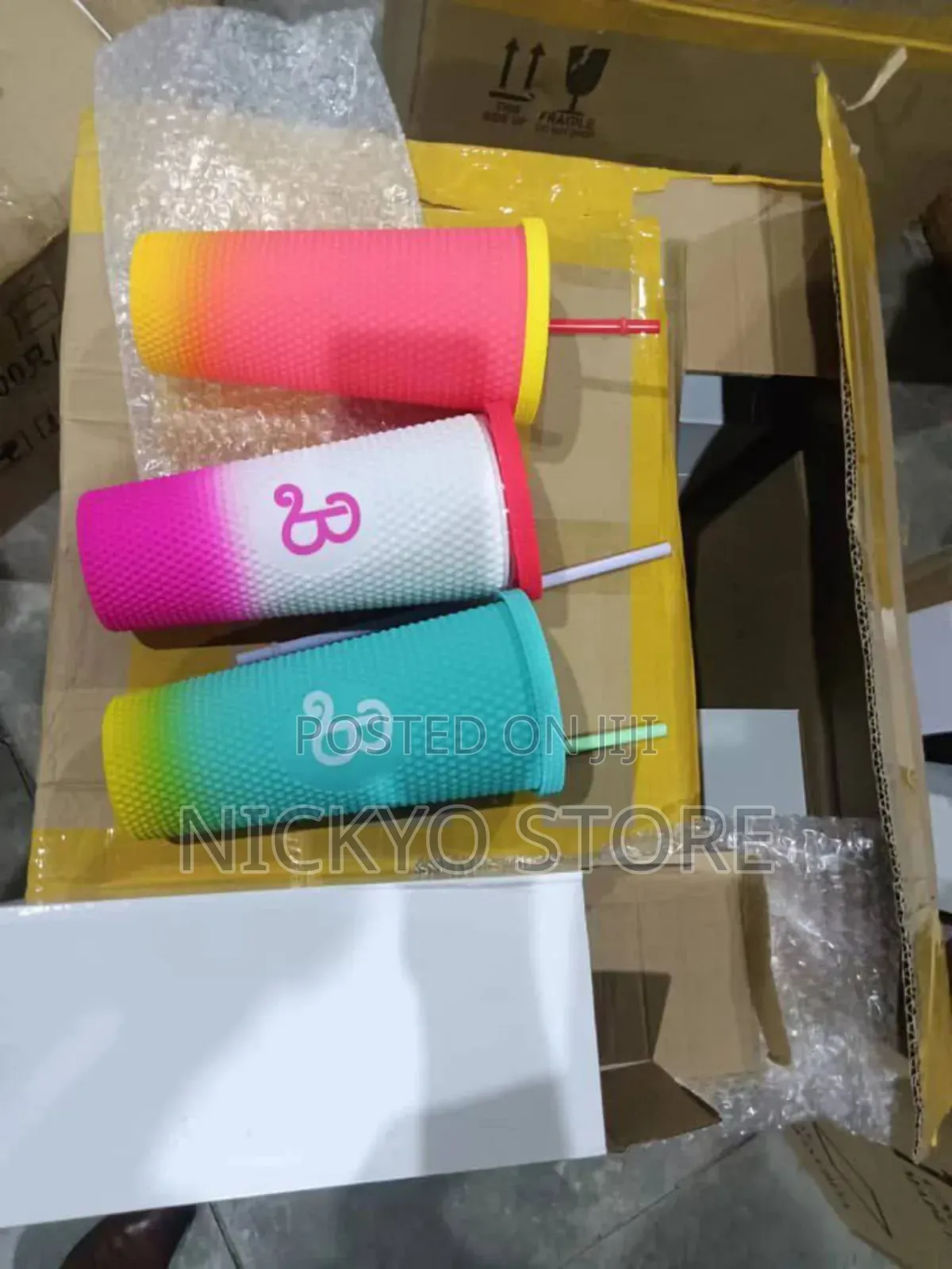 700ml Capacity Straw Cup
