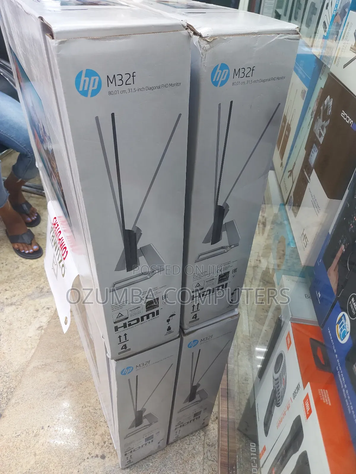 HP M32f Diagonal FHD Monitor