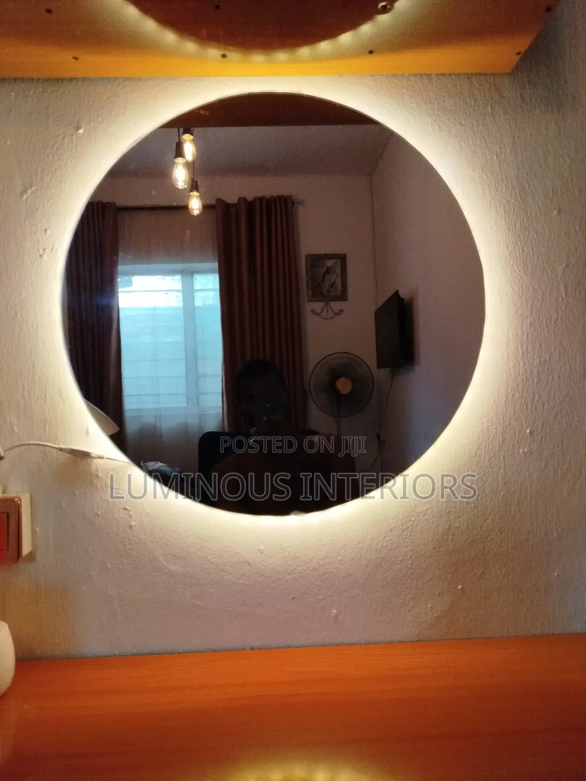 22" Round Mirror With LED