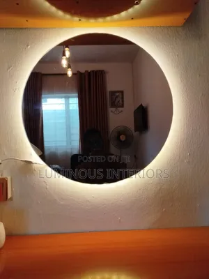 22" Round Mirror With LED