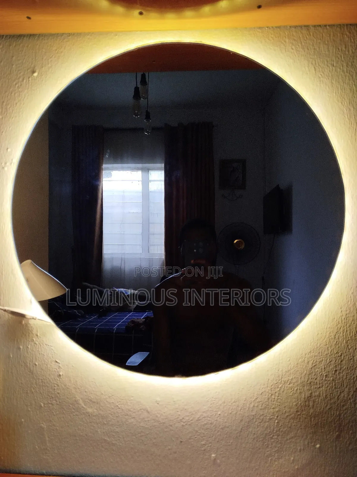 22" Round Mirror With LED