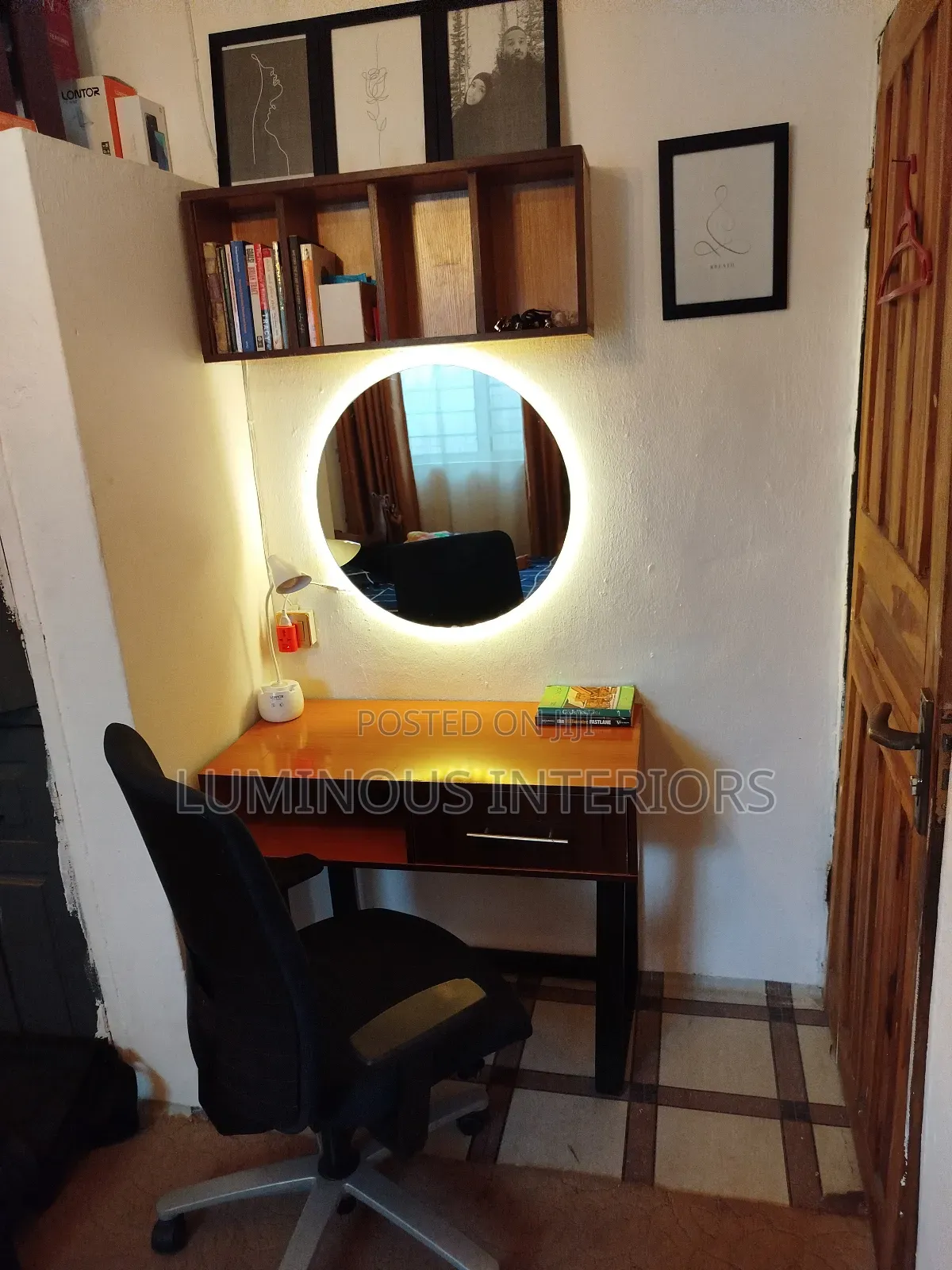 22" Round Mirror With LED