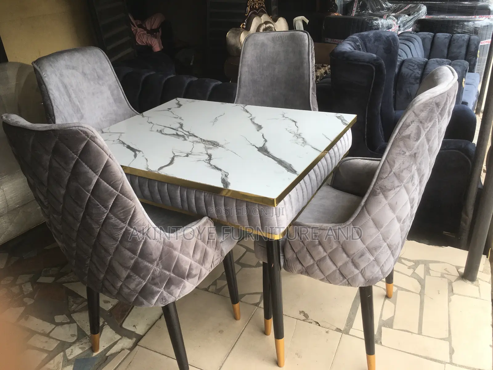4 Dining Sit With Board Top