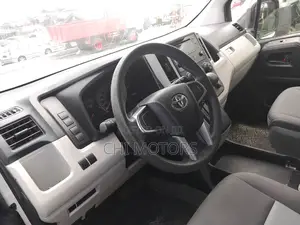 Toyota HiAce 2021 White