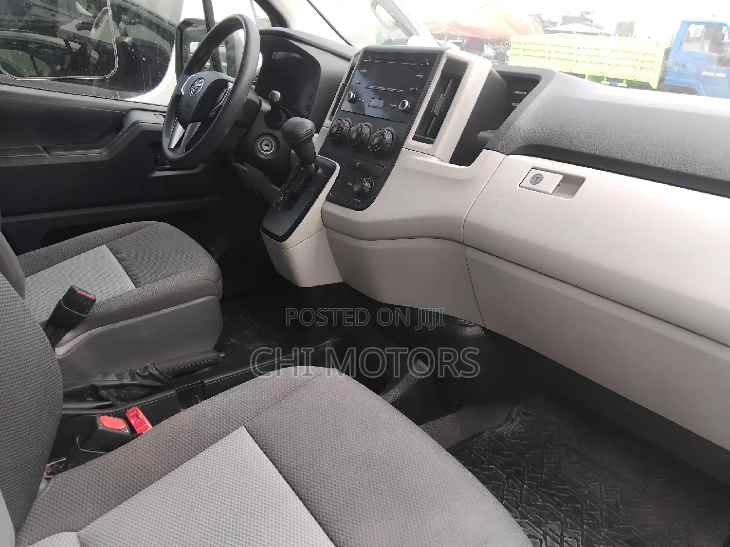 Toyota HiAce 2021 White