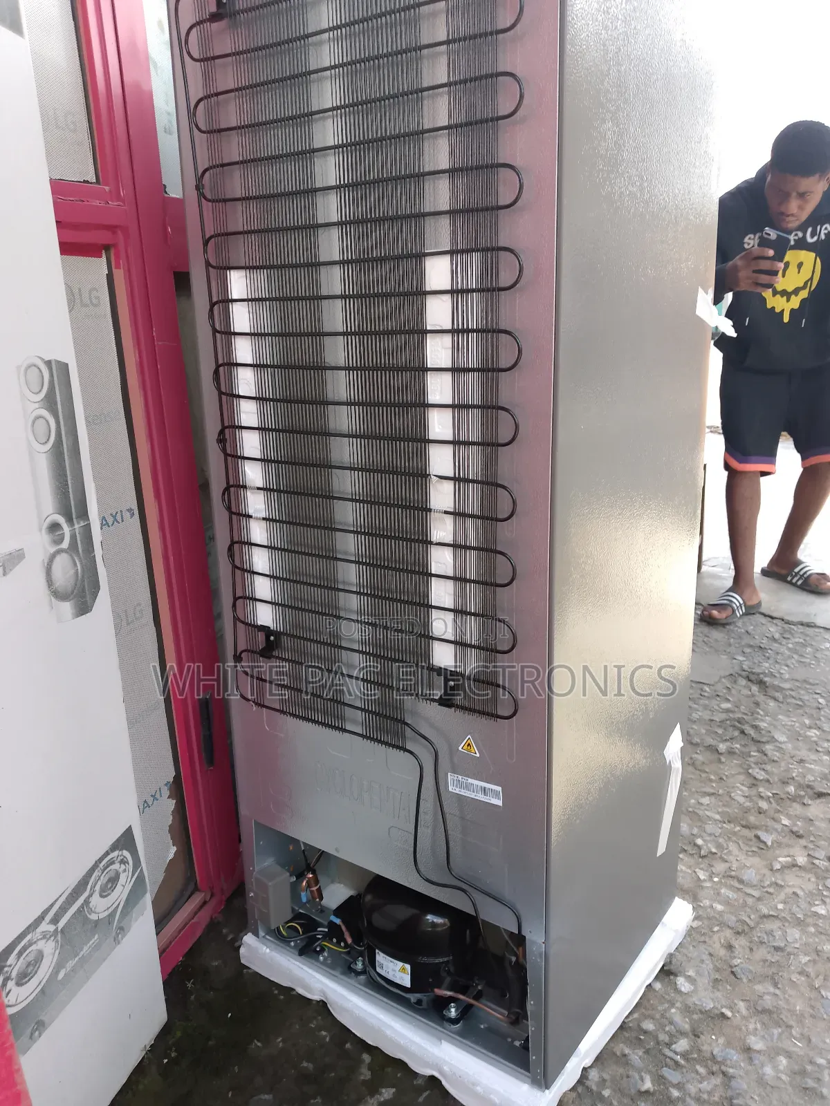 Hisense Upright Freezer 190-litre( 6steps ) Ice Block Maker