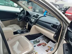 Toyota Camry LE 4dr Sedan (2.5L 4cyl 6A) 2013 Gold