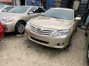 Toyota Camry 2011 Gold