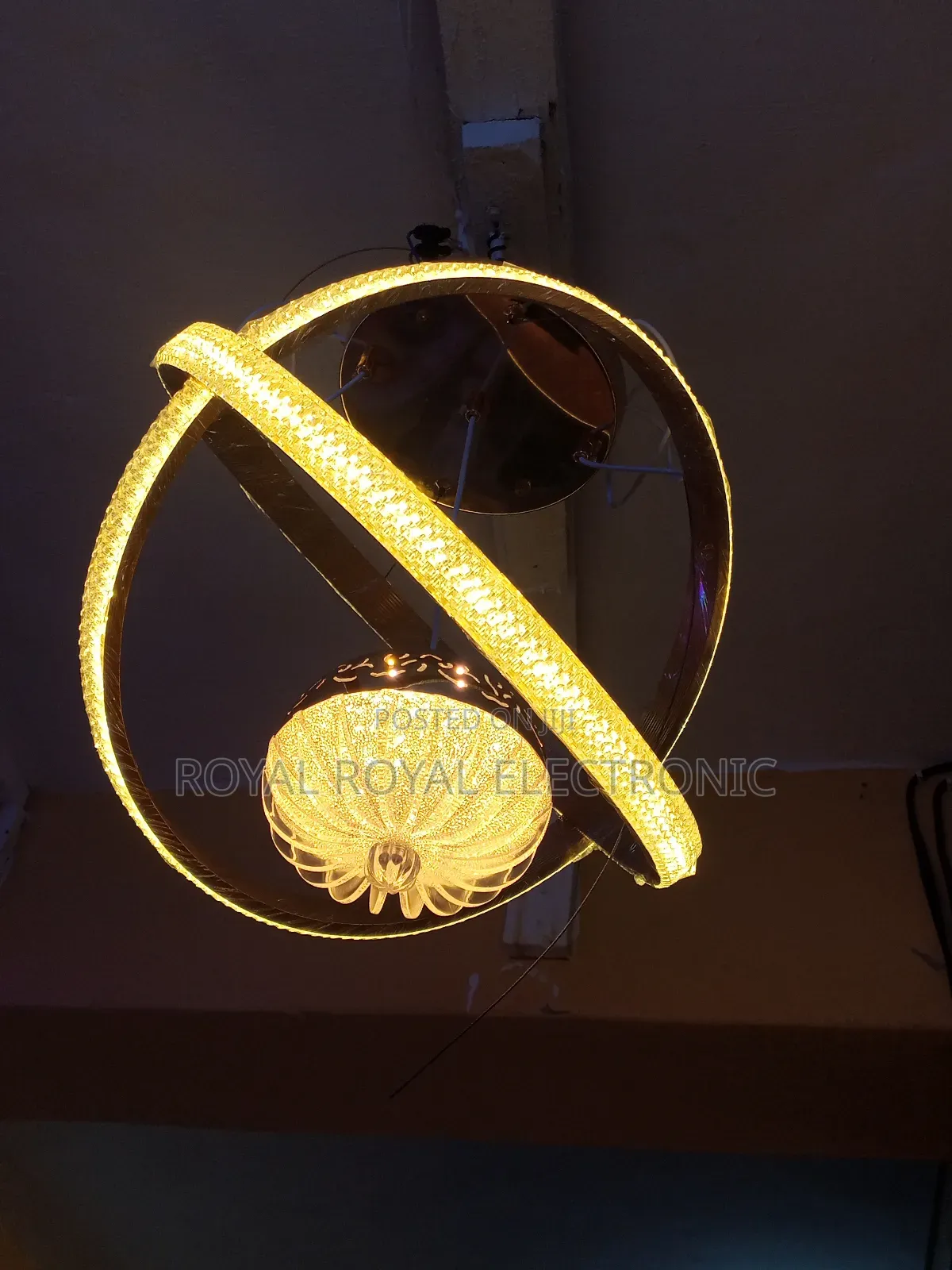 World Class VIP Dropping Chandelier Light