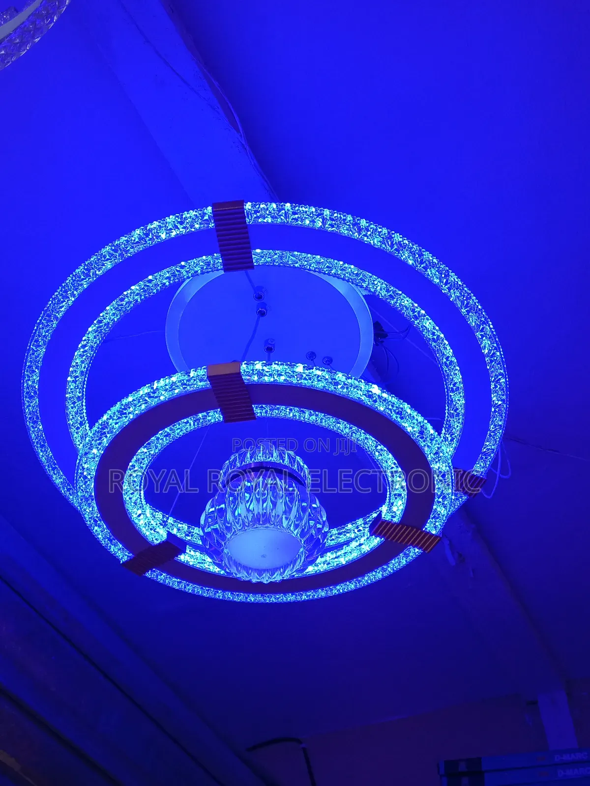 Standard World Class VIP Dropping Chandelier Light