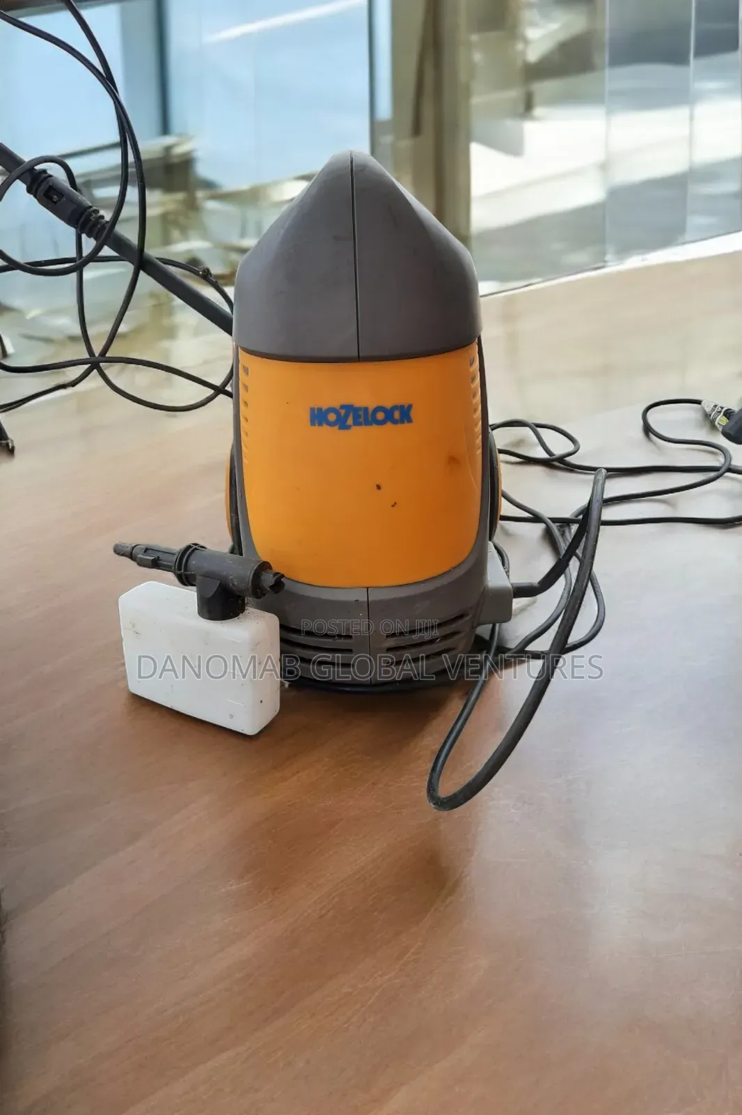 Hozelock High Pressure Washer With Soap Tank