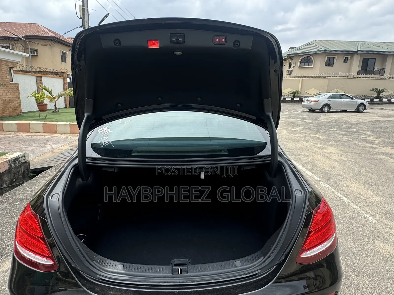 Mercedes-Benz E300 2018 Black