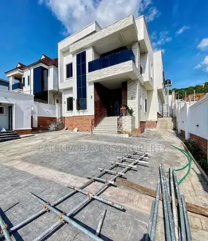 5bdrm Duplex in Apo District for sale