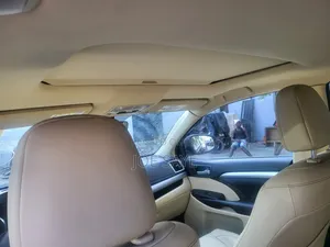 Toyota Highlander XLE 4x4 V6 (3.5L 6cyl 8A) 2017 Black