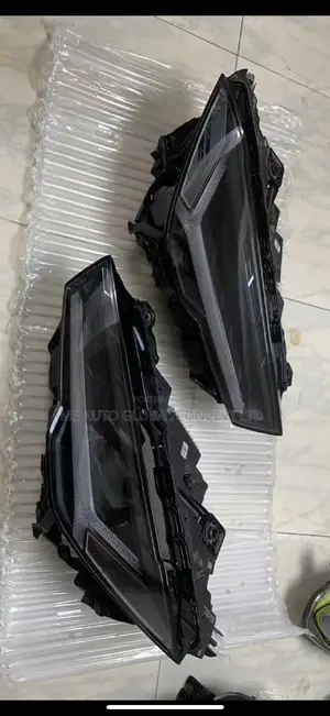 Lamborghini Urus Headlights