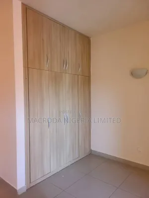 3bdrm Block of Flats in Banana Island for rent