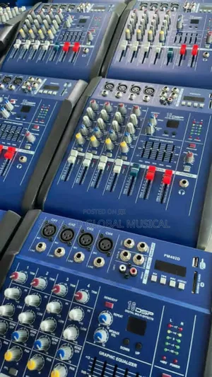 Photo - 4 Channel Powered Mixer Amplifier
