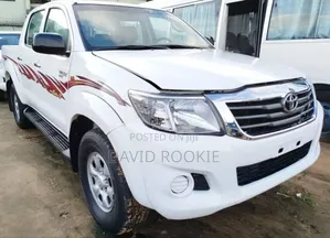 Photo - Toyota Hilux SR5 4x4 2015 White