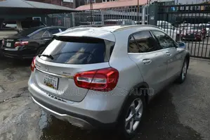 Mercedes-Benz GLA 250 2018 Silver